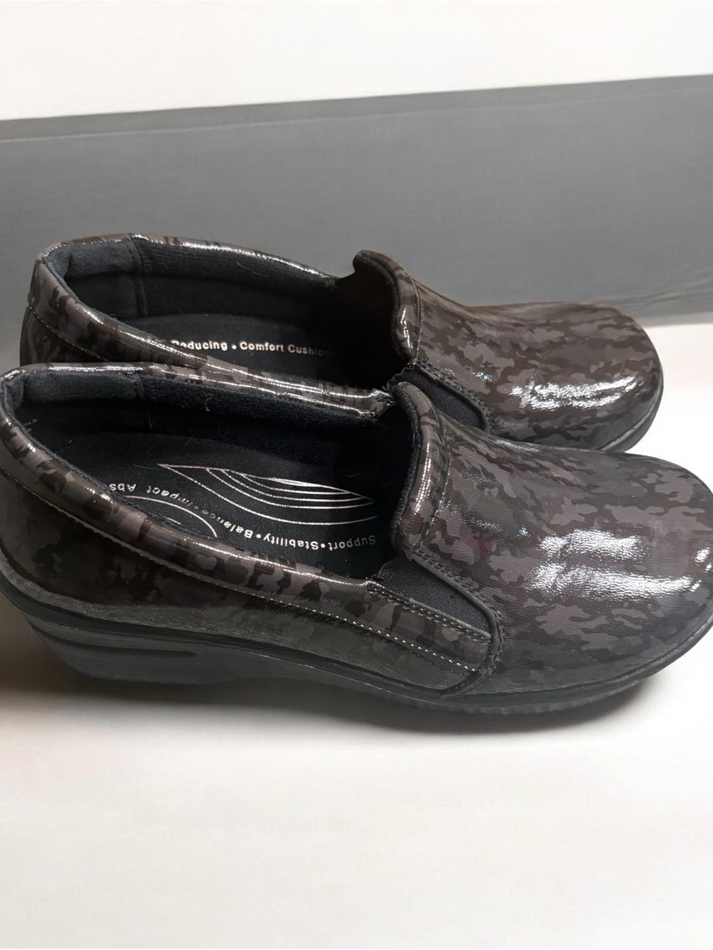 easy street Gray/Black Camouflage Slip-On Clogs